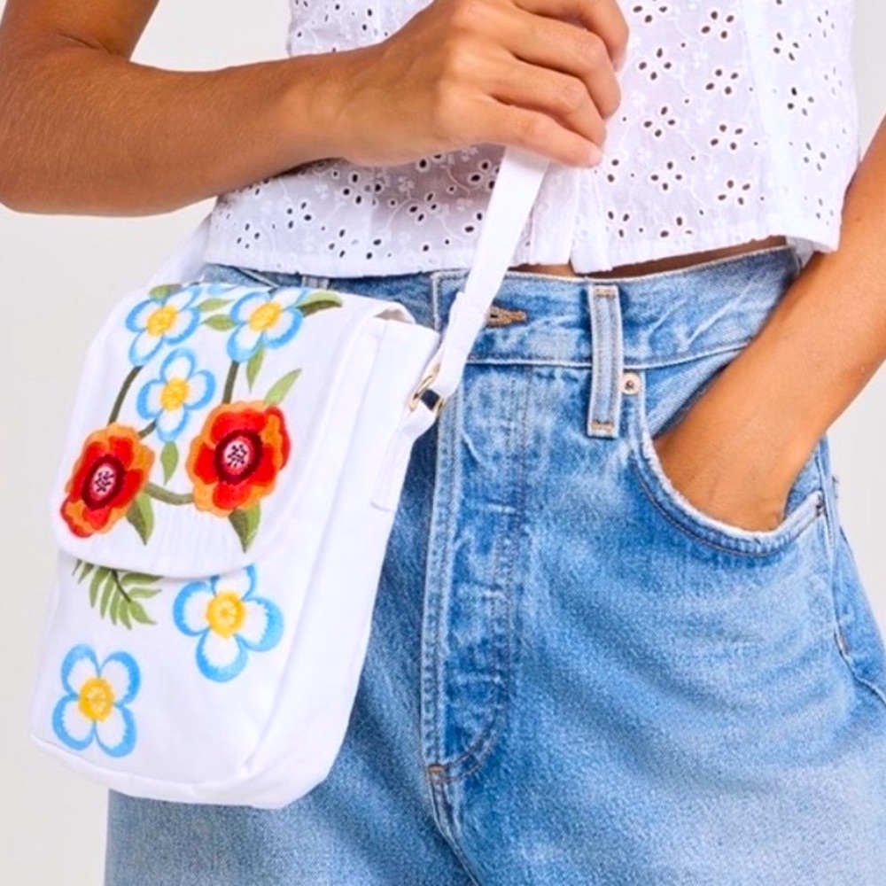 Fanm Mon Crossbody Linen Purse in White with Bright Floral Embroidery. New! - Picture 7 of 8
